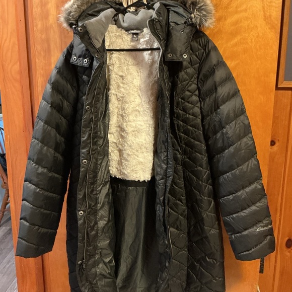 Women’s Eddie Bauer Black Quilted Puffer Coat with Faux Fur Hood - Picture 3 of 6